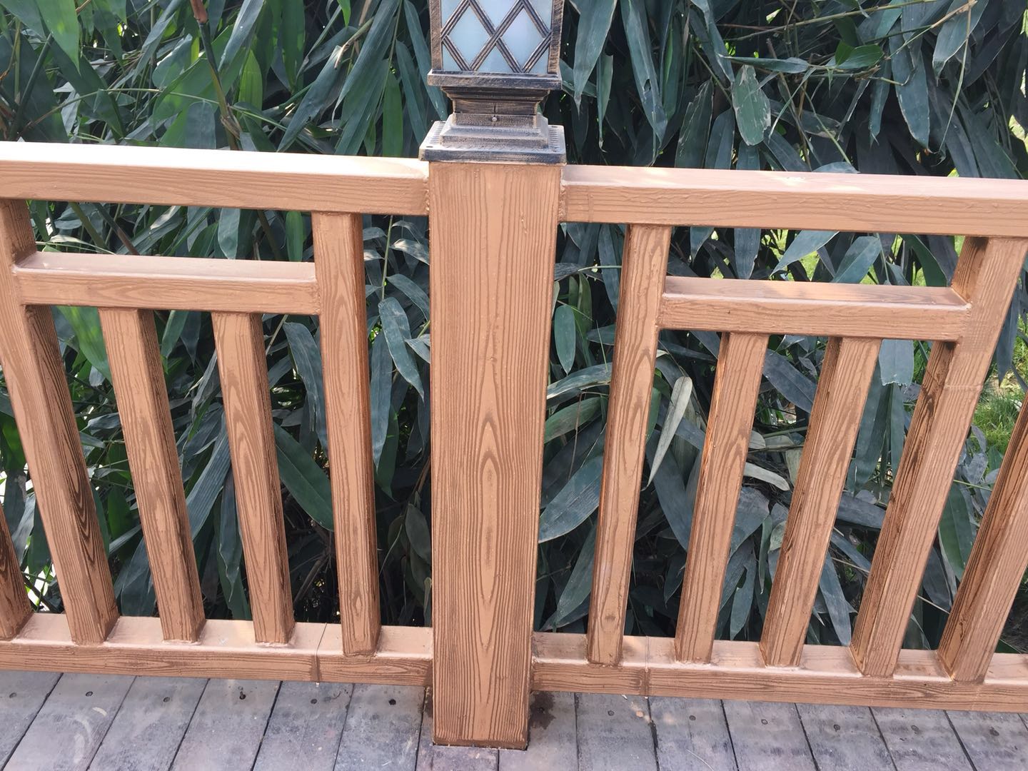 滨海新区镀锌管栏杆木纹漆施工